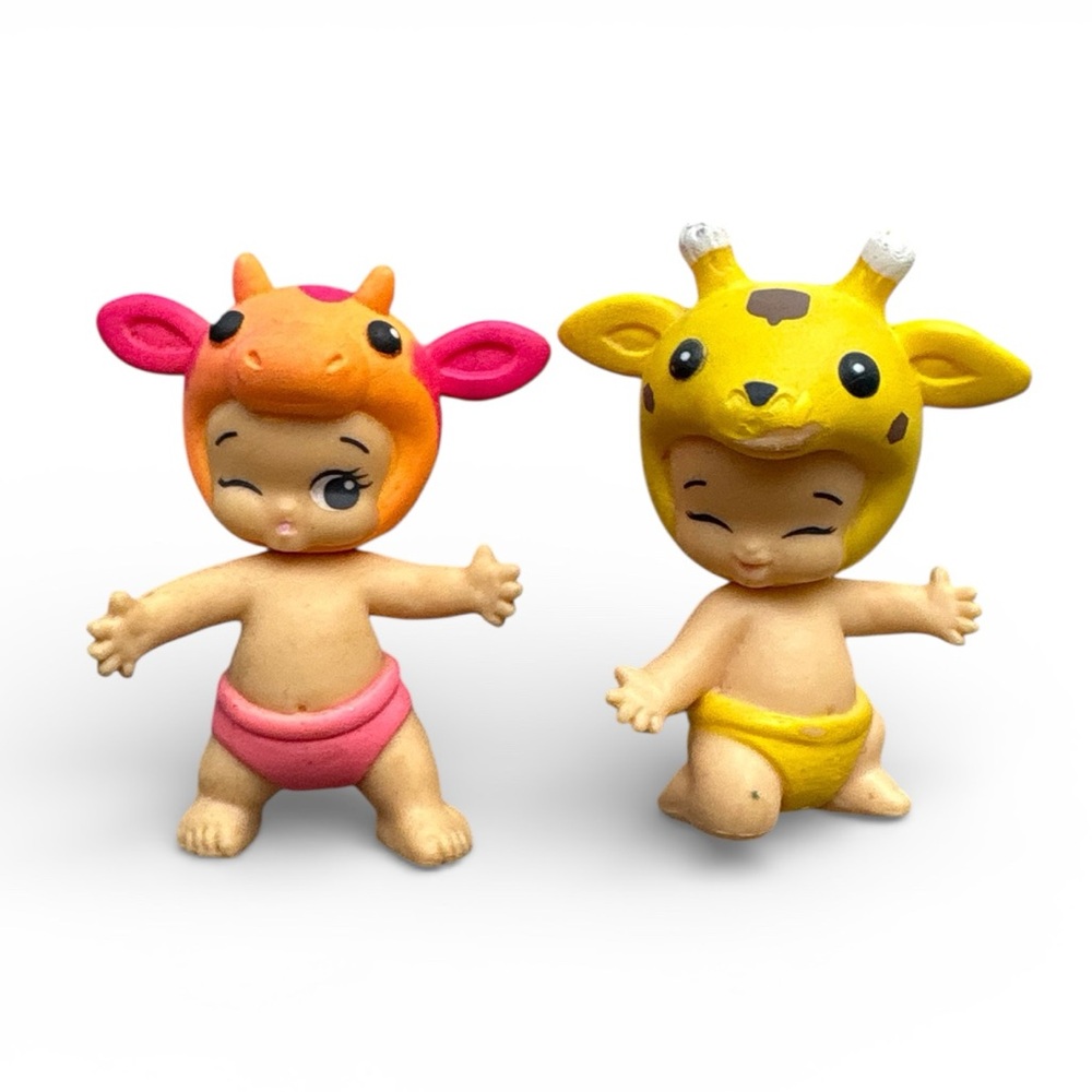 Twozies Season 1 Collectible Baby Figures - Ultra Rare Creamy Cow + Giraffe
